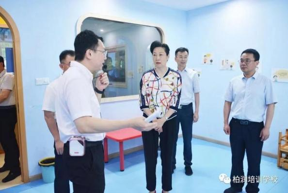 省委第二巡回指导组组长江枝英来实训基地调研